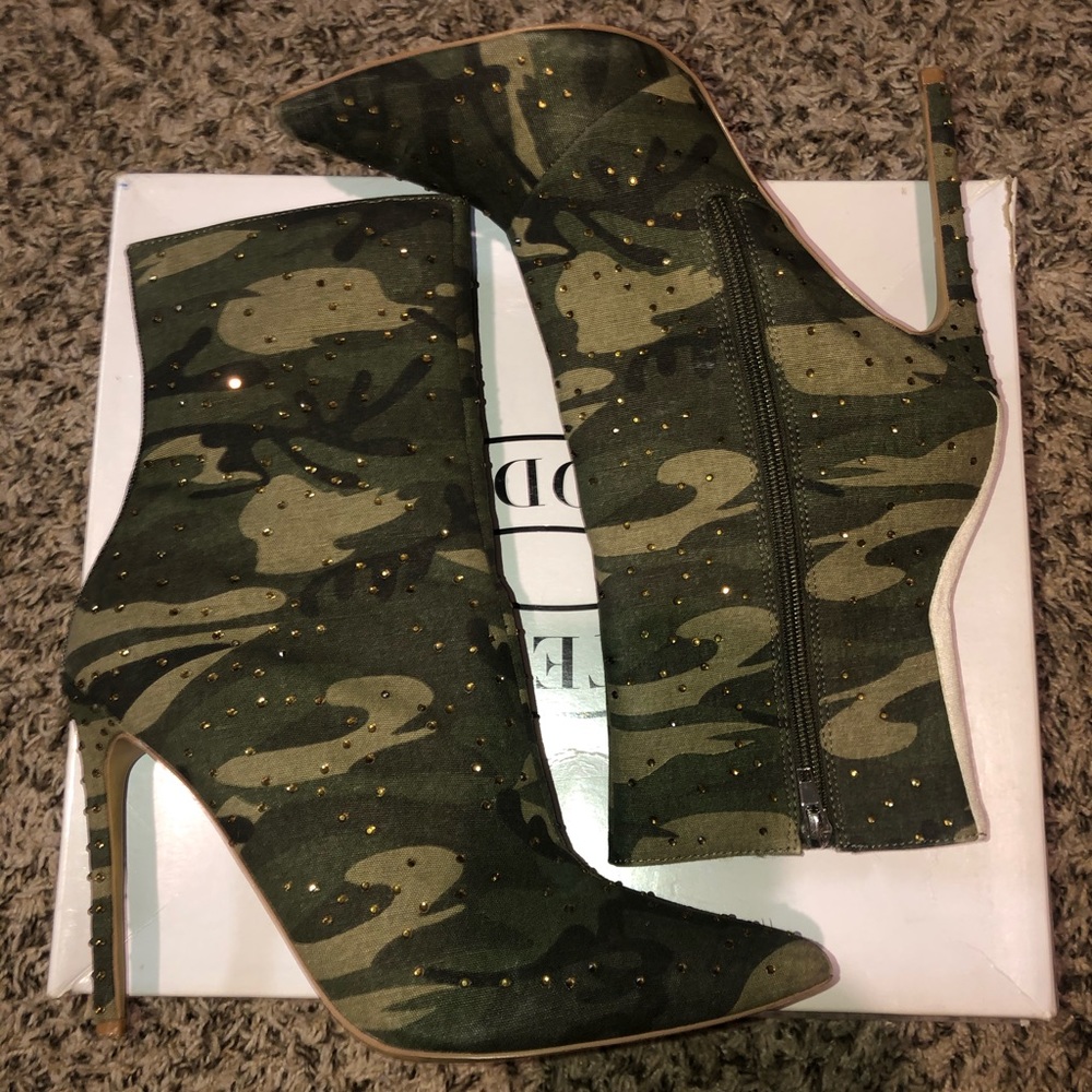 SOLD - Steve Madden Wagu Camouflage Booties